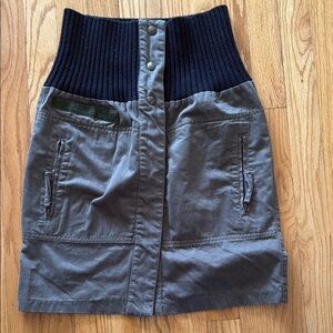 See by Chloe sz 8 snap front skirt 20.5” Stylish Black and green  Women's Skirt